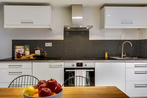Fridge, microwave, oven, stovetop - Sweett | Tardieu II - Two Bedroom Apartment, Sleeps 7 (Paris)