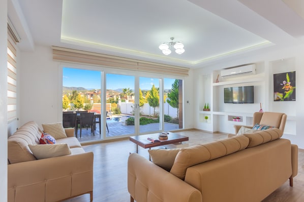 Villa, 4 Bedrooms, Private Pool | Living area