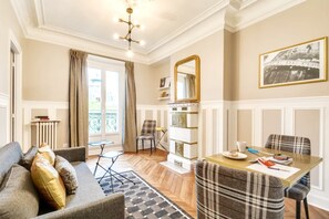 TV, fireplace - Sweett | Saint Germain IV (Paris)