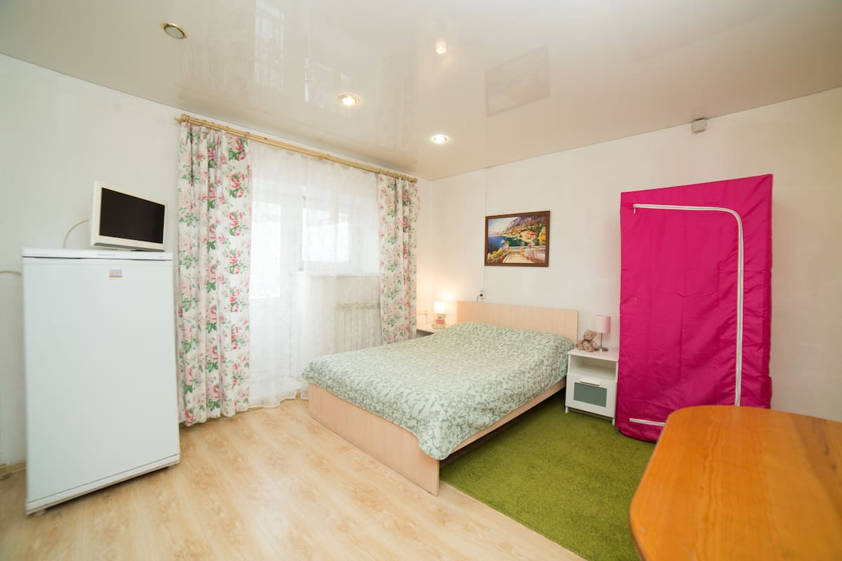 Estudio Confort, balcón | Tabla de planchar con plancha, wifi gratis y ropa de cama