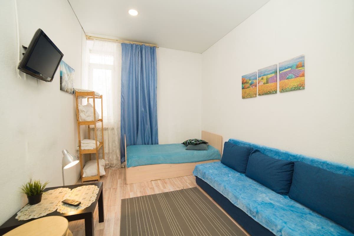 Habitación triple estándar | Tabla de planchar con plancha, wifi gratis y ropa de cama