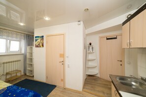 Perusstudio | Silitysrauta/-lauta, ilmainen Wi-Fi, vuodevaatteet