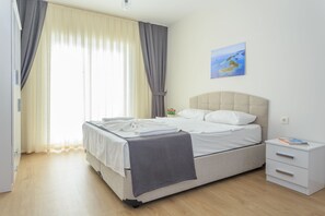 Villa, 3 chambres, piscine privée | 3 chambres, coffres-forts dans les chambres, bureau