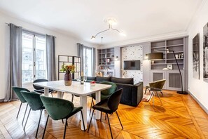 Dining - Sweett | Ponthieu I - Three Bedroom Apartment, Sleeps 10 (Paris)