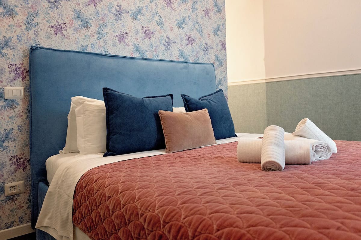 Quadruple Room (Sirio) | In-room safe, desk, laptop workspace, soundproofing