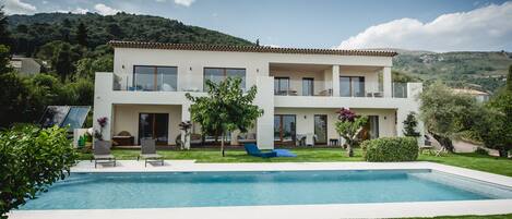 Piscine extérieure, piscine chauffée