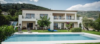 Panoramic seaview. Walk to medieval village. 25min to Nice airport. 