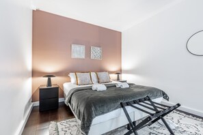4 Schlafzimmer, Schreibtisch, Bügeleisen/Bügelbrett, kostenloses WLAN