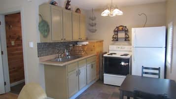 KylskÄp, mikrovÄgsugn, ugn och spishÀll