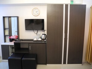 Familienzimmer | Schreibtisch, Zustellbetten, kostenloses WLAN, Bettwäsche