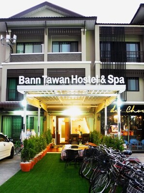 Front of property - Bann Tawan Hostel Chiang Rai (Chiang Rai)