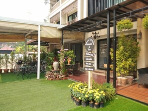 Front of property - Bann Tawan Hostel Chiang Rai (Chiang Rai)