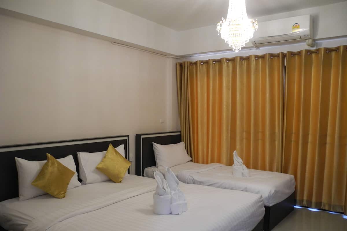 Family Room | Desk, rollaway beds (surcharge), WiFi (free), bed sheets
