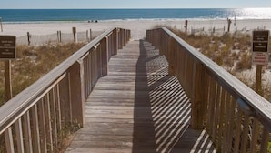 På stranden