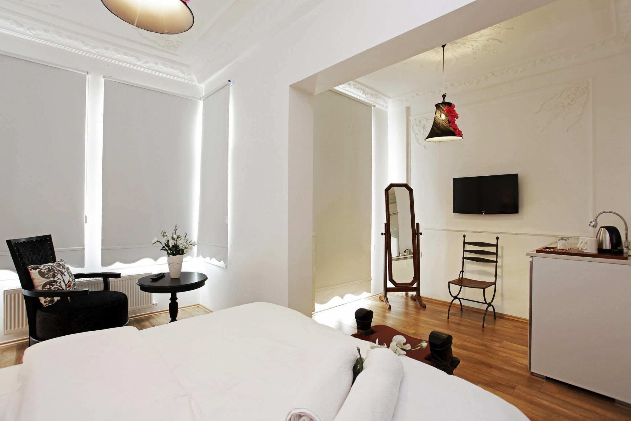 Suite Room with Terrace | Minibar, két bảo mật tại phòng, bàn, phòng cách âm 