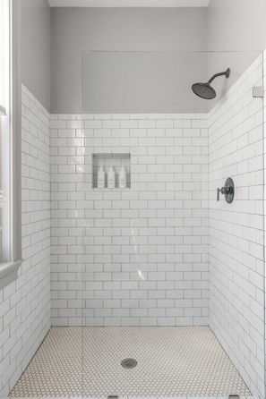 Shower, hair dryer, towels, shampoo