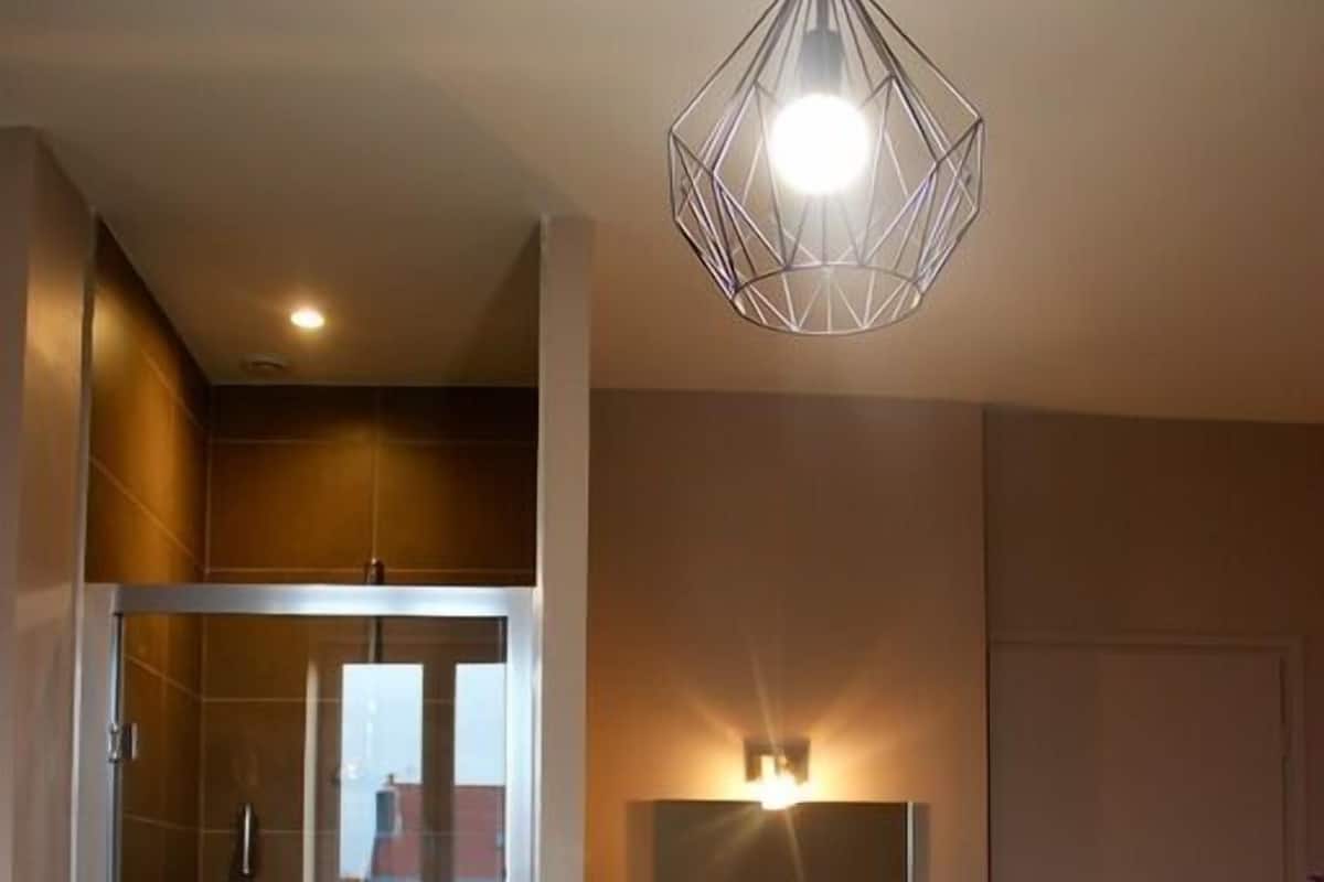Comfort Double Room | Bathroom | Shower, free toiletries, hair dryer, towels