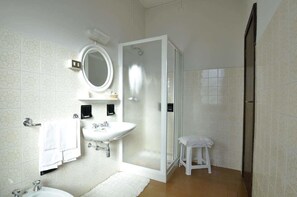 Free toiletries, hair dryer, bidet, towels - Albergo Da Mario (Pianoro)