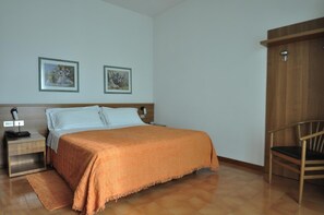 Desk, blackout curtains, free cots/infant beds, rollaway beds - Albergo Da Mario (Pianoro)