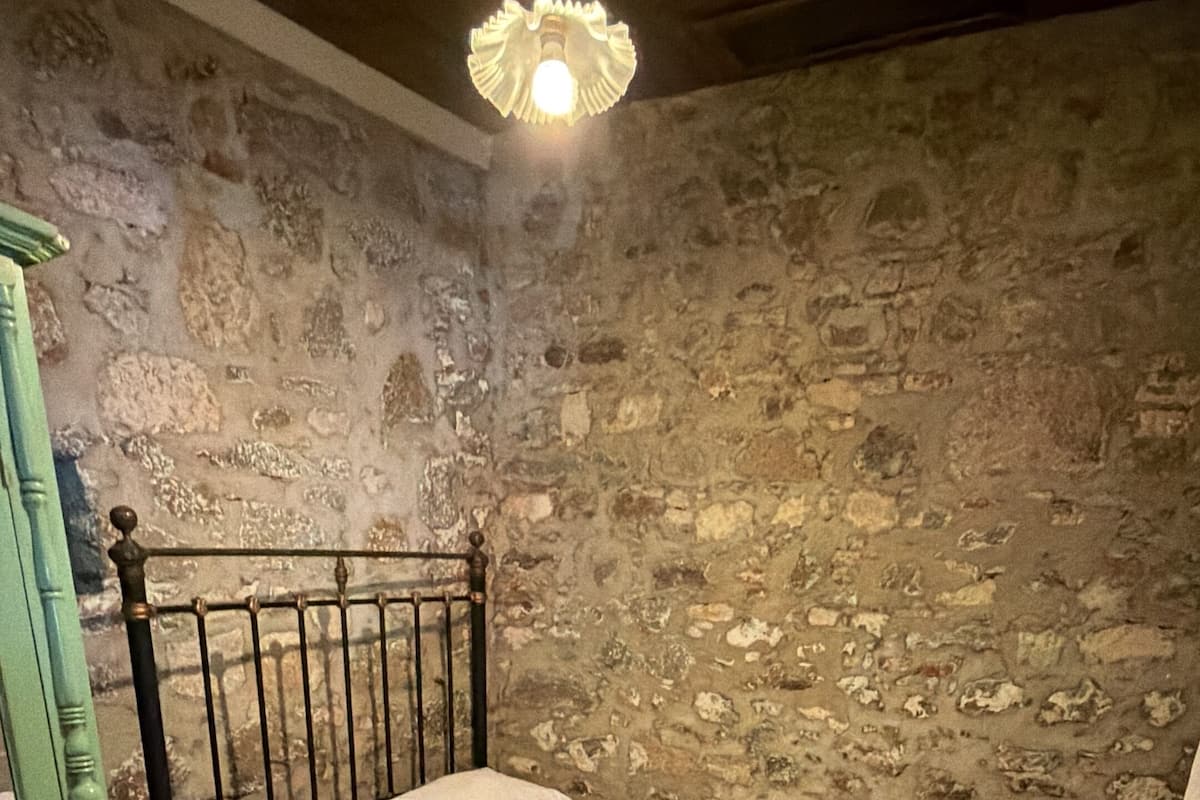 Quarto solteiro econômico | 5 quartos, Wi-Fi de cortesia, individualmente decorados