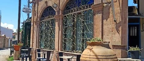 Vista frontal de la propiedad