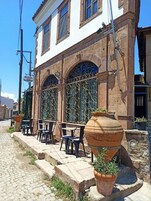 Konaklama yerinin ön cephesi