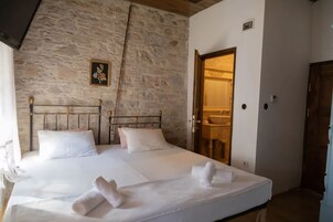 Tek Büyük Yataklı Oda | 5 yatak odası, ayrı ayrı dekore edilmiş, ayrı ayrı döşenmiş 