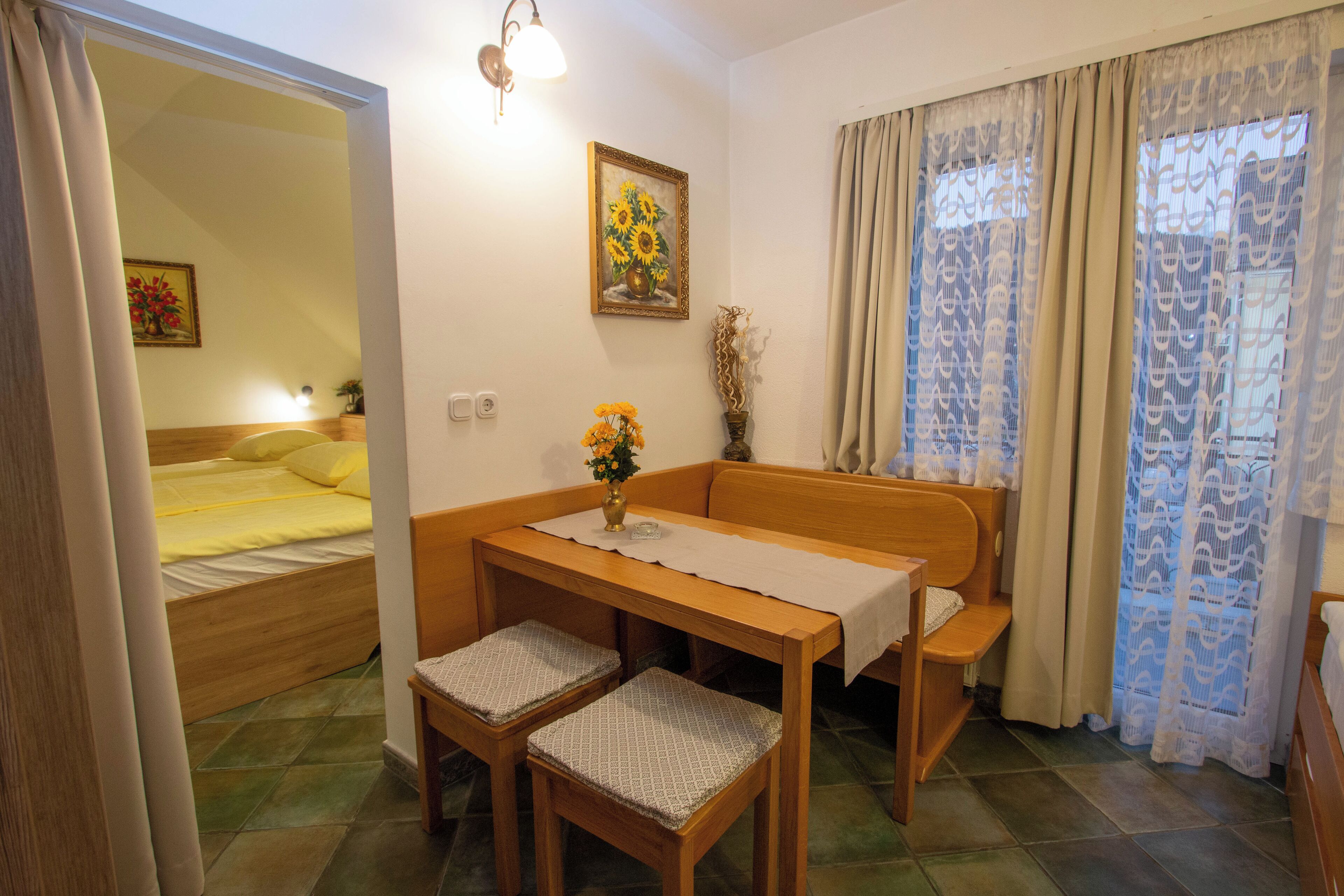 标准四人房, 2 间卧室, 山景, 山腰 | 熨斗/熨板、免费 WiFi、床单