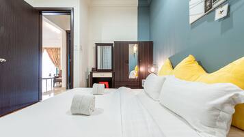 3 bedrooms, premium bedding, desk, iron/ironing board