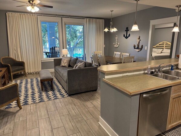 TV connectée, cheminée, lecteur de DVD, vidéothèque