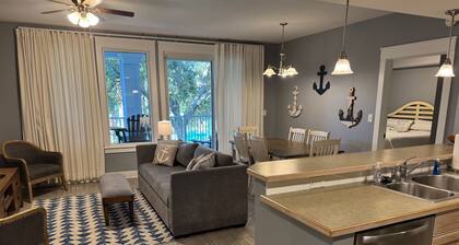 Eigentumswohnung direkt am Baytowne Wharf! Deck mit Blick auf den Pool! Tolle Winterpreise!