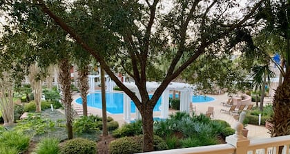 Condo droit sur le quai de Baytowne! Terrasse donnant sur la piscine! Grands tarifs d'hiver!