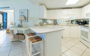 冷蔵庫、電子レンジ、オーブン、食器洗い機