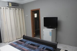 Standard Double Room | Room amenity - Rose Leat Elegant Bed & Breakfast (Accra)