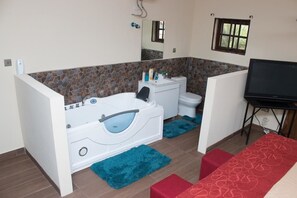 Superior Double Room | Bathroom amenities