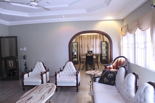 Rose Leat Elegant Bed & Breakfast