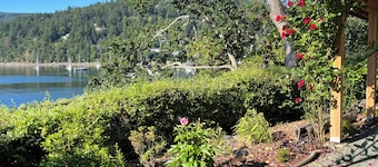 Beach front suite in Maple Bay, steps away to your own private beach patio