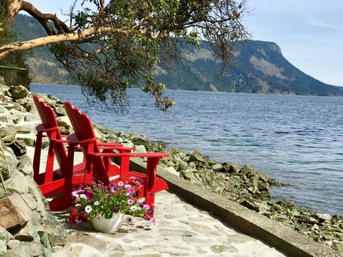 Beachfront Studio auf Maple Bay, Schritte entfernt zu Ihrem eigenen privaten Strand Terrasse