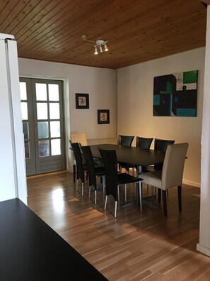 Desayuno con opciones de la cocina local diario (DKK 70 por persona)