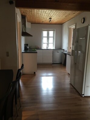 Fridge, microwave