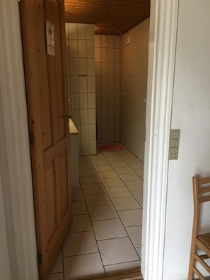 Apartment, 1 Bedroom, Non Smoking | Bathroom