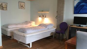Double or Twin Room, Non Smoking, Shared Bathroom | Soundproofing, free WiFi, bed sheets