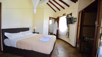 Superior Room | In-room safe, desk, soundproofing, iron/ironing board