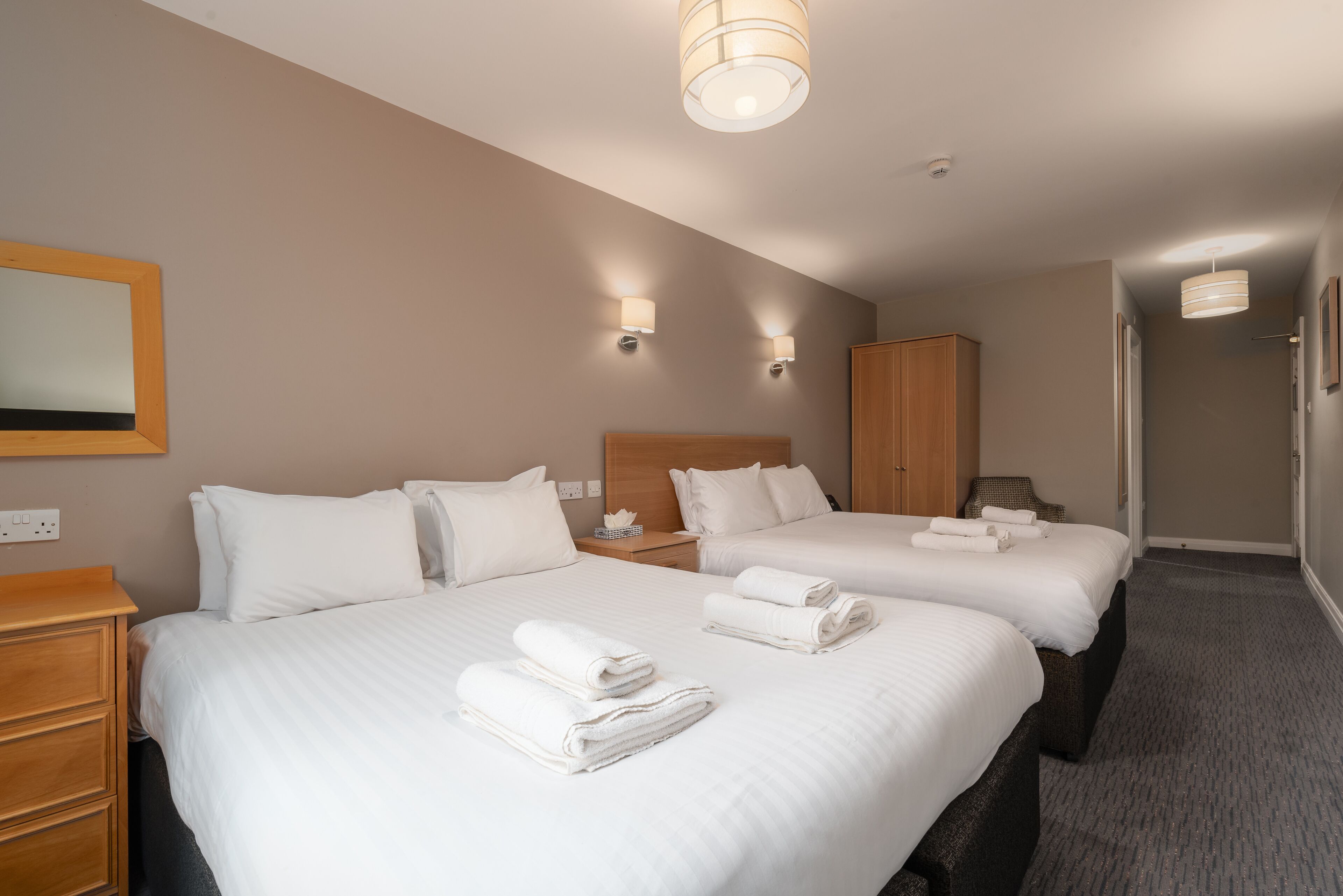 Dobbeltrom – standard, 2 dobbeltsenger | Individuelt dekorert, individuelt innredet og skrivebord