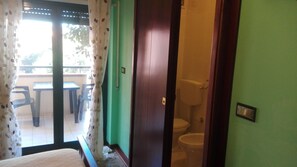 Deluxe Room | Soundproofing, iron/ironing board, free WiFi, bed sheets - B&B Agave (Reggio Calabria)