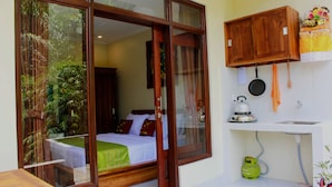 Deluxe Double Room | Room amenity - Bali Manwarsa Guest House (Ubud)