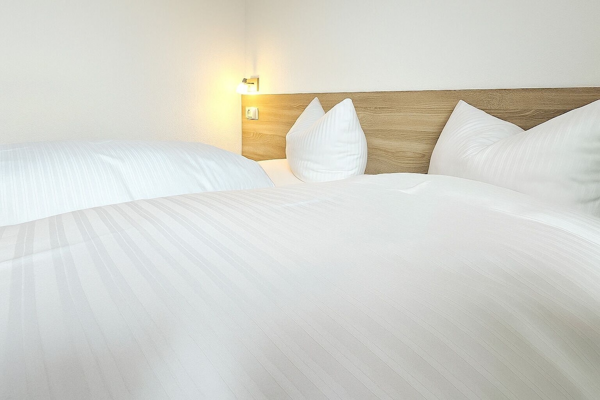 Hypo-allergenic bedding available, WiFi (free), bed sheets