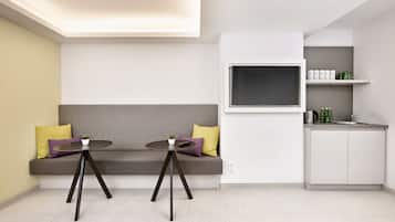 Bed in mixed dormitory with 10 beds | Wohnbereich | Flachbildfernseher