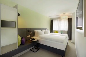 In-room safe, soundproofing, iron/ironing board, free WiFi