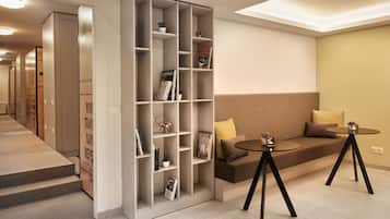 Bed in mixed dormitory with 10 beds | Living area | Flat-screen TV
